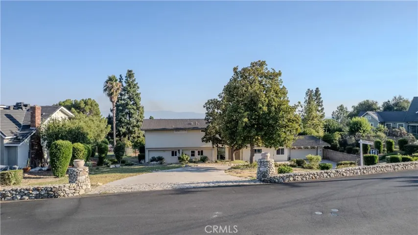 2440 San Antonio Crescent E, Upland, California 91784