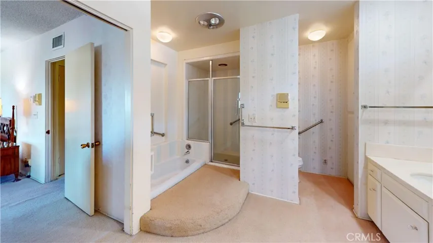 2440 San Antonio Crescent E, Upland, California 91784