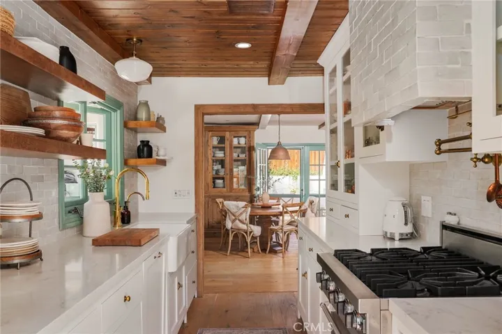 22243 Flanco Road, Woodland Hills, California 91364
