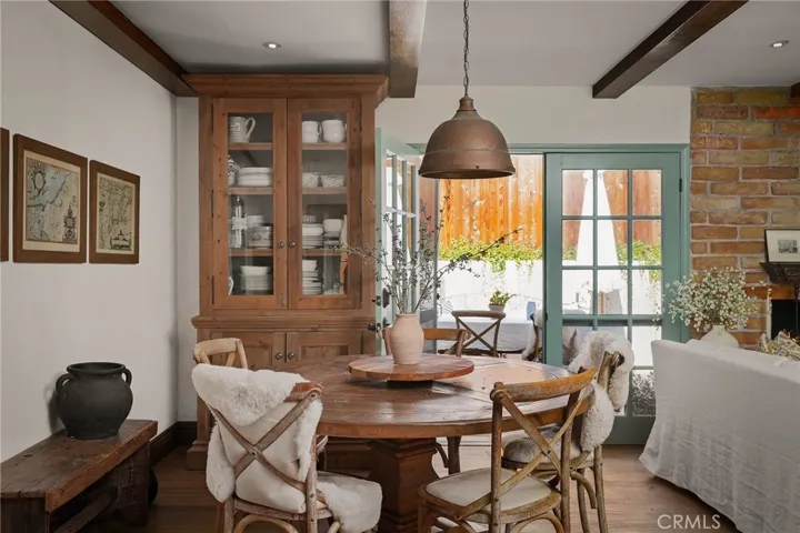 22243 Flanco Road, Woodland Hills, California 91364