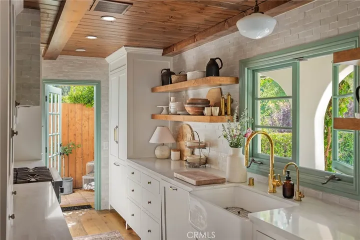22243 Flanco Road, Woodland Hills, California 91364