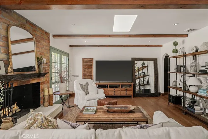 22243 Flanco Road, Woodland Hills, California 91364