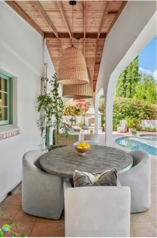 22243 Flanco Road, Woodland Hills, California 91364