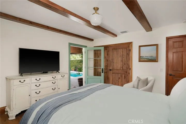 22243 Flanco Road, Woodland Hills, California 91364