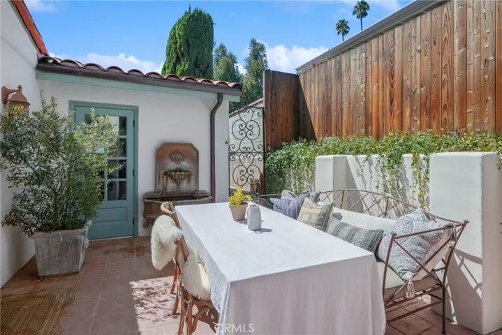 22243 Flanco Road, Woodland Hills, California 91364