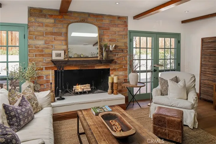 22243 Flanco Road, Woodland Hills, California 91364