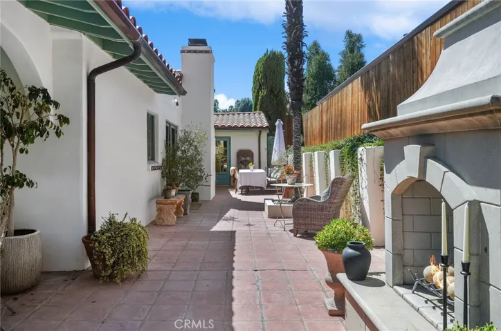 22243 Flanco Road, Woodland Hills, California 91364