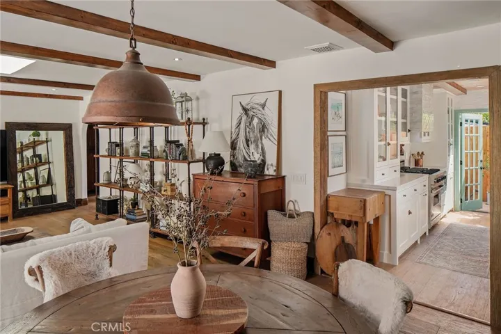 22243 Flanco Road, Woodland Hills, California 91364