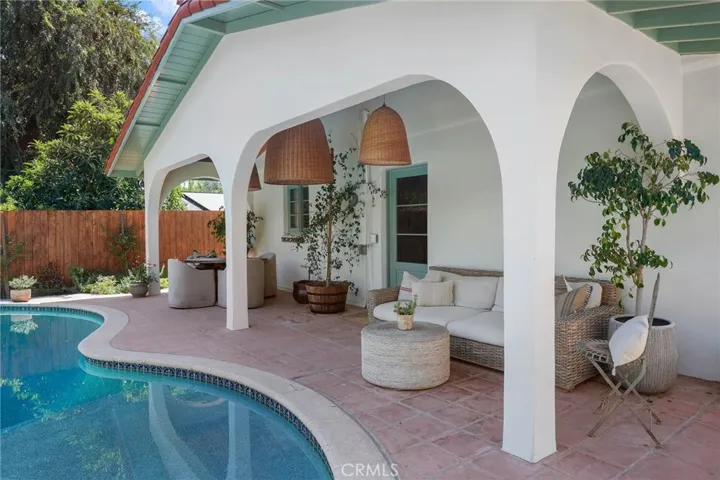 22243 Flanco Road, Woodland Hills, California 91364