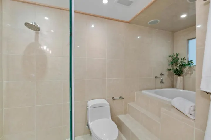 492 Sand Hill Circle, Menlo Park, California 94025