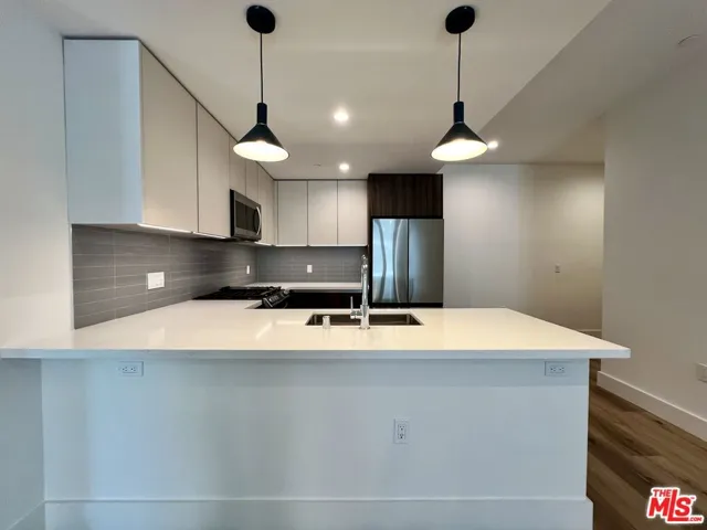 5801 Camerford Avenue 201, Los Angeles, California 90038