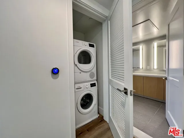 5801 Camerford Avenue 201, Los Angeles, California 90038