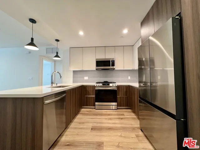 5801 Camerford Avenue 201, Los Angeles, California 90038