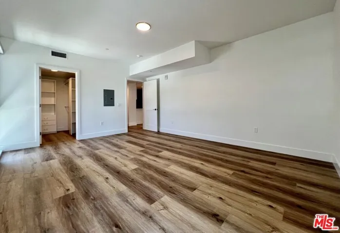 5801 Camerford Avenue 201, Los Angeles, California 90038