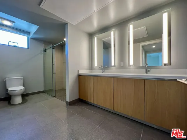 5801 Camerford Avenue 201, Los Angeles, California 90038