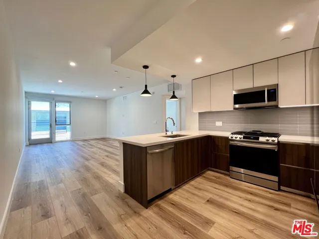 5801 Camerford Avenue 201, Los Angeles, California 90038