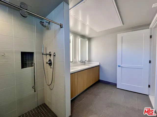 5801 Camerford Avenue 201, Los Angeles, California 90038