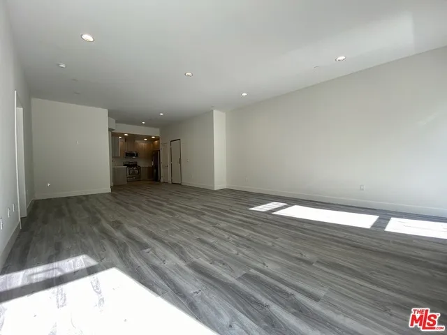 1232 N Kings Road 102, West Hollywood, California 90069