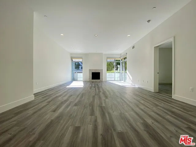 1232 N Kings Road 102, West Hollywood, California 90069