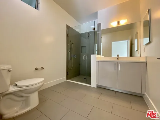 1232 N Kings Road 102, West Hollywood, California 90069