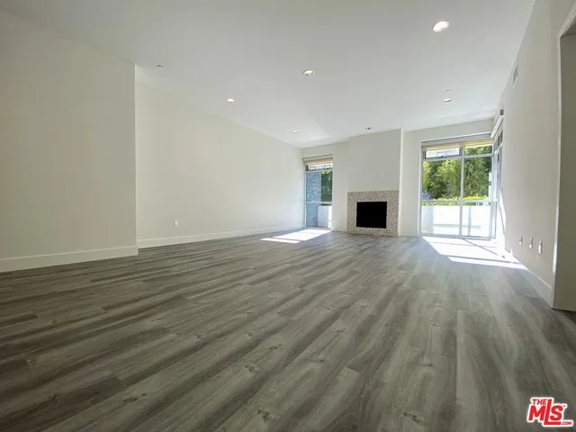 1232 N Kings Road 102, West Hollywood, California 90069