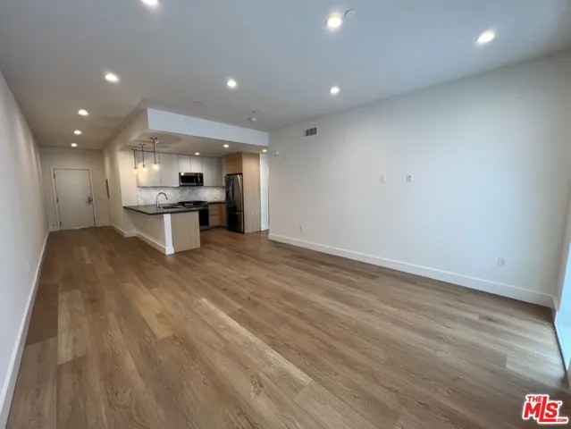 1001 N Fairfax Avenue 207, West Hollywood, California 90046