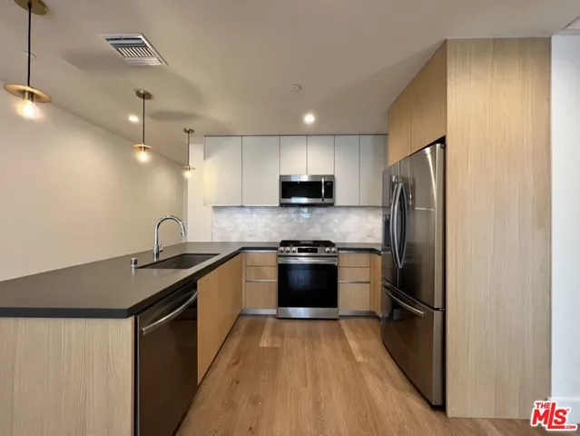 1001 N Fairfax Avenue 207, West Hollywood, California 90046