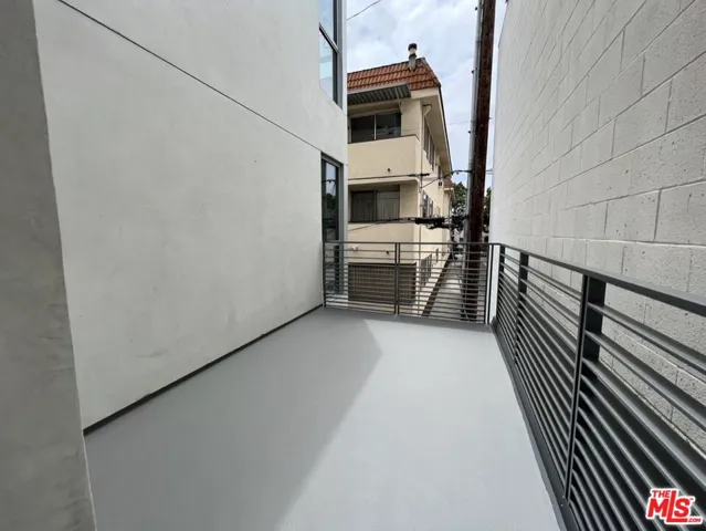 1001 N Fairfax Avenue 207, West Hollywood, California 90046