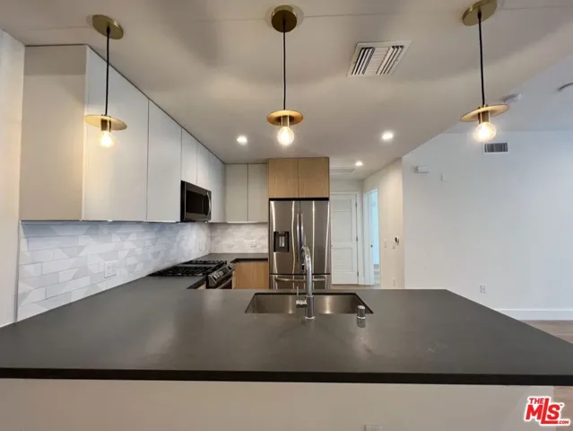 1001 N Fairfax Avenue 207, West Hollywood, California 90046