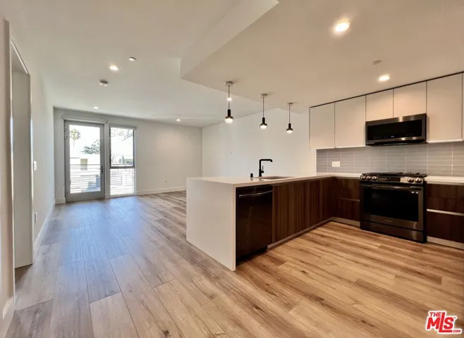 5801 Camerford Avenue Ph8, Los Angeles, California 90038