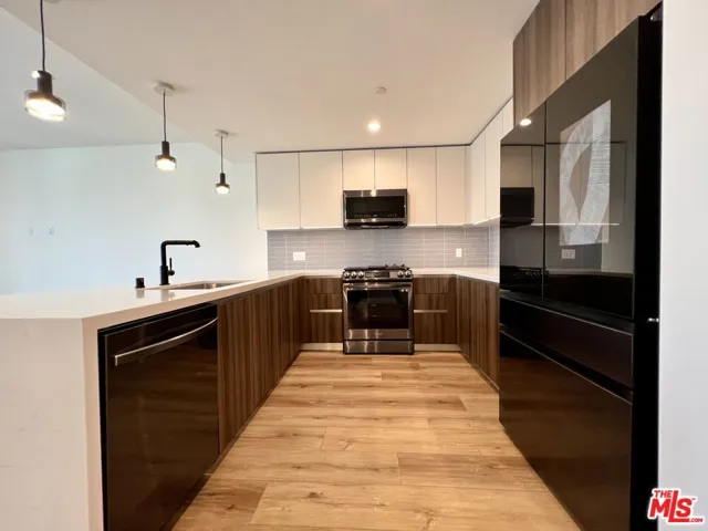 5801 Camerford Avenue Ph8, Los Angeles, California 90038