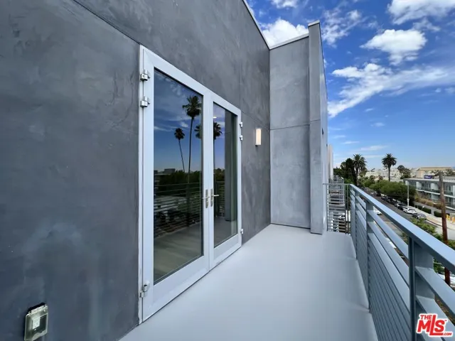 5801 Camerford Avenue Ph5, Los Angeles, California 90038