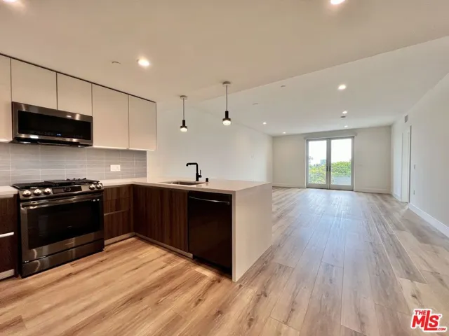 5801 Camerford Avenue Ph5, Los Angeles, California 90038
