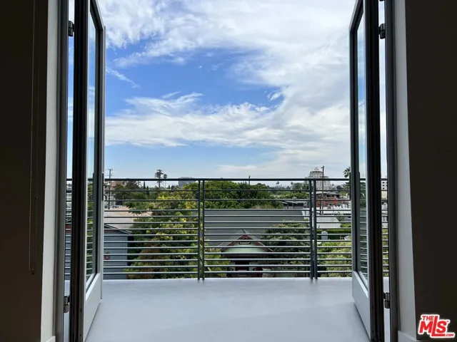 5801 Camerford Avenue Ph5, Los Angeles, California 90038