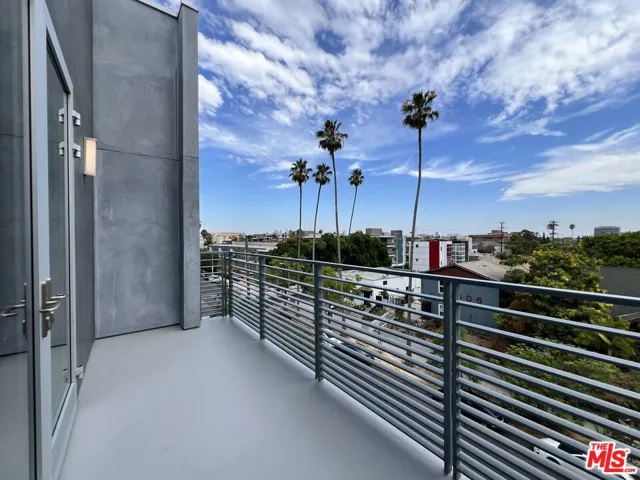 5801 Camerford Avenue Ph5, Los Angeles, California 90038