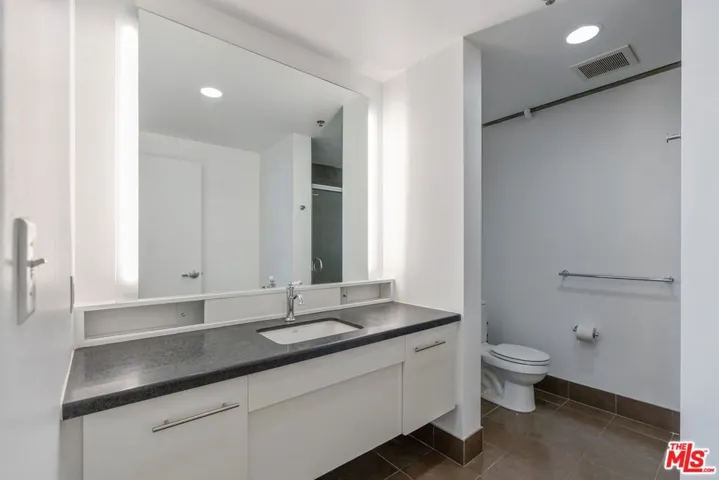 1111 S Grand Avenue 915, Los Angeles, California 90015