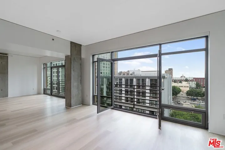 1111 S Grand Avenue 915, Los Angeles, California 90015