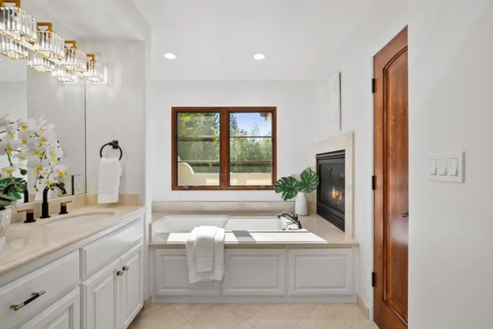 866 Seale Avenue, Palo Alto, California 94303