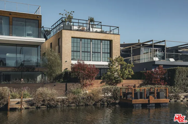 232 Carroll Canal, Venice, California 90291