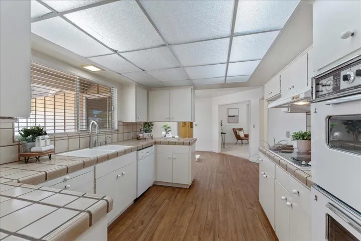 19661 Via Escuela Drive, Saratoga, California 95070