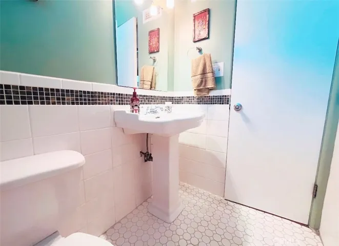7732 Lemp Avenue, North Hollywood, California 91605