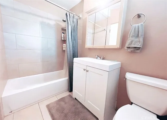 7732 Lemp Avenue, North Hollywood, California 91605