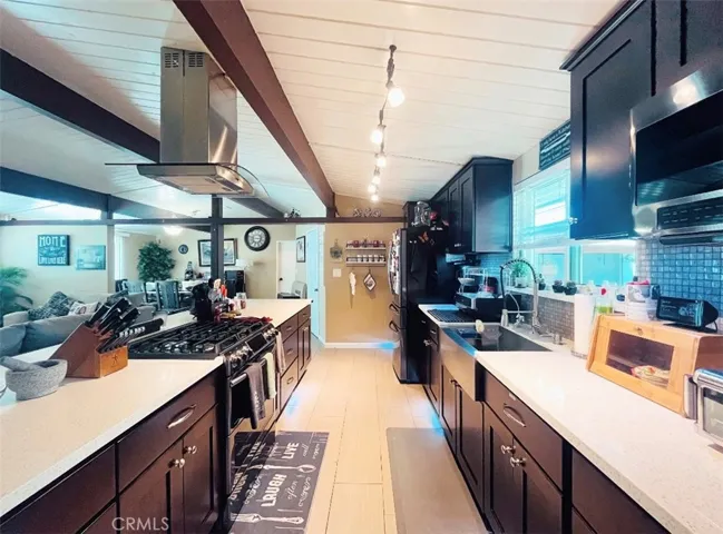 7732 Lemp Avenue, North Hollywood, California 91605