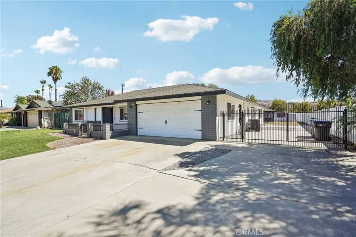 41559 Lomas Street, Hemet, California 92544