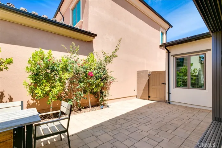 105 Vigna, Irvine, California 92602