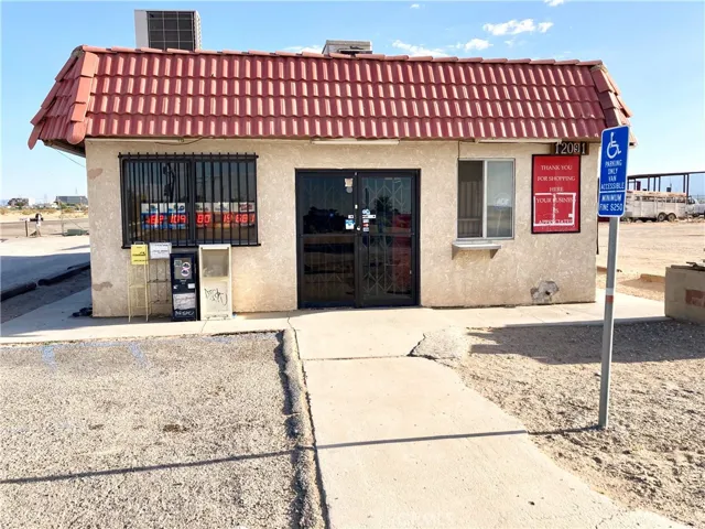 Lee's Donuts Main Entrance