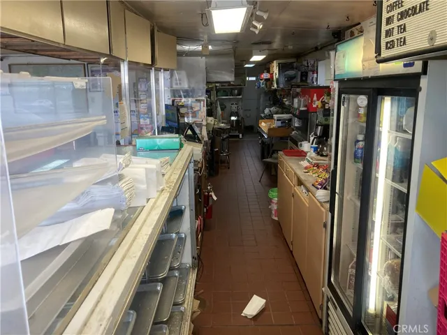 12091 Lee's Donut Cashier Hallway