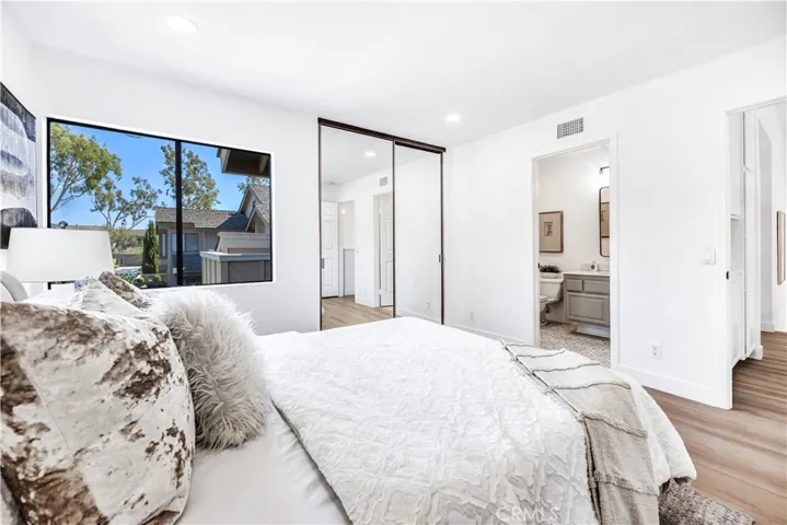 38 Pinewood 50, Irvine, California 92604