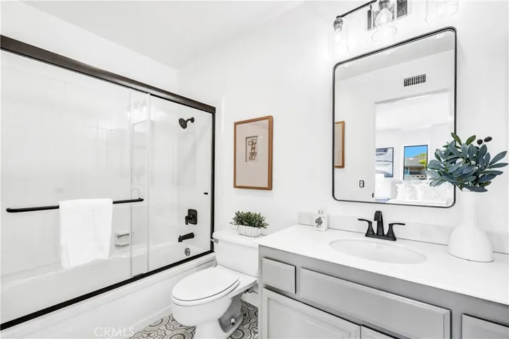 38 Pinewood 50, Irvine, California 92604