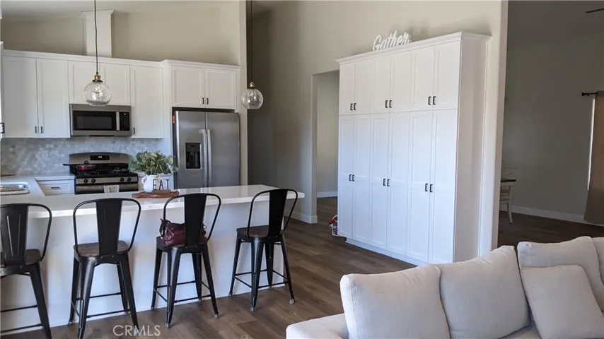 Kitchen & pantry